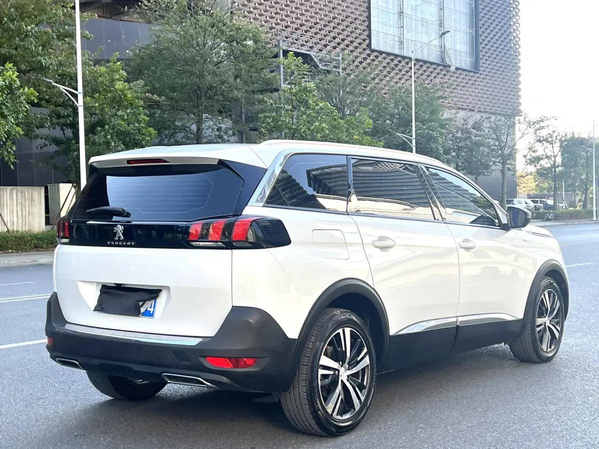 Peugeot 5008 350THP Elite 7-Seater view 4