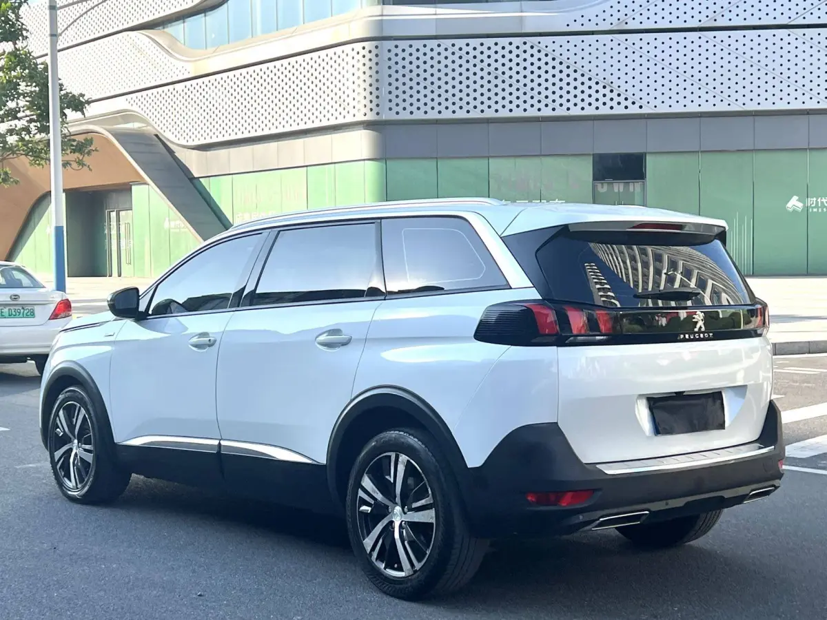 Peugeot 5008 350THP Elite 7-Seater view 5