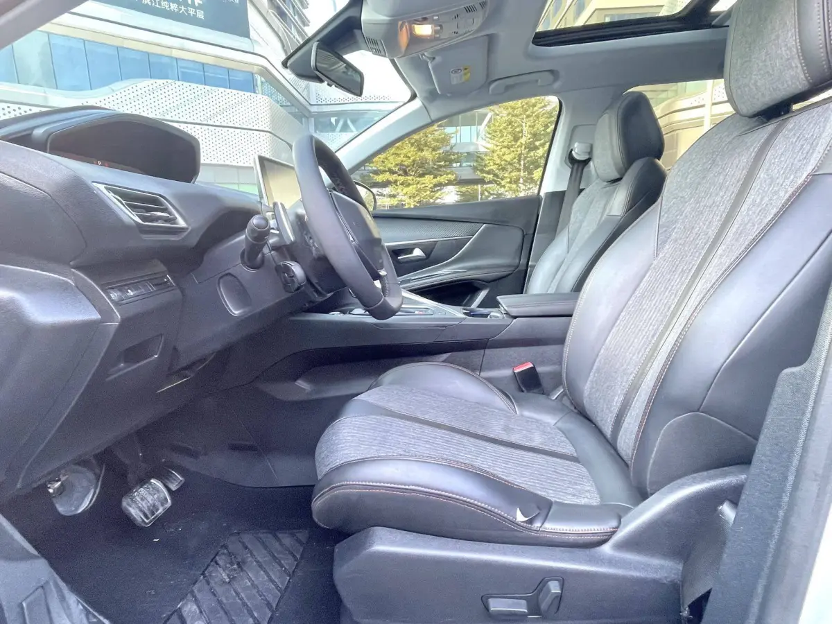Peugeot 5008 350THP Elite 7-Seater view 6