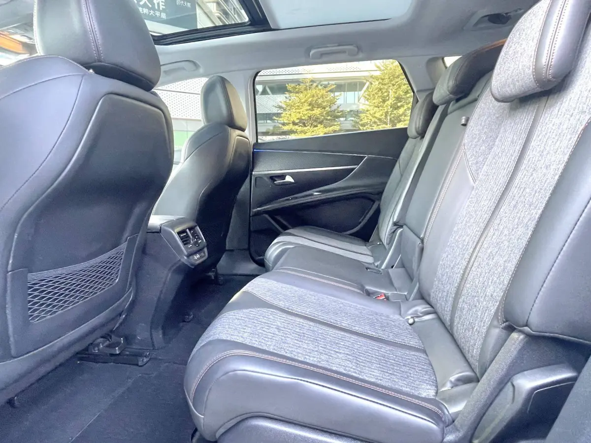 Peugeot 5008 350THP Elite 7-Seater view 8
