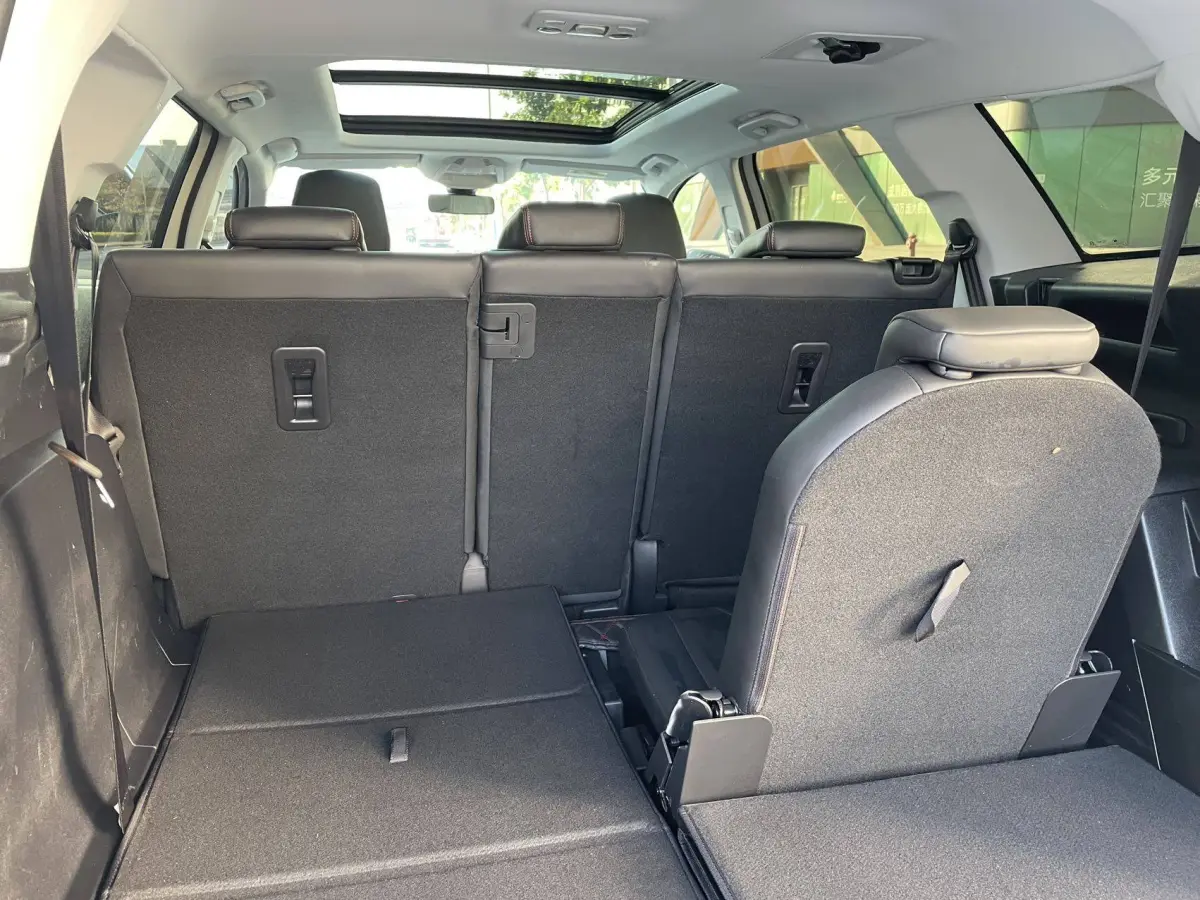Peugeot 5008 350THP Elite 7-Seater view 9
