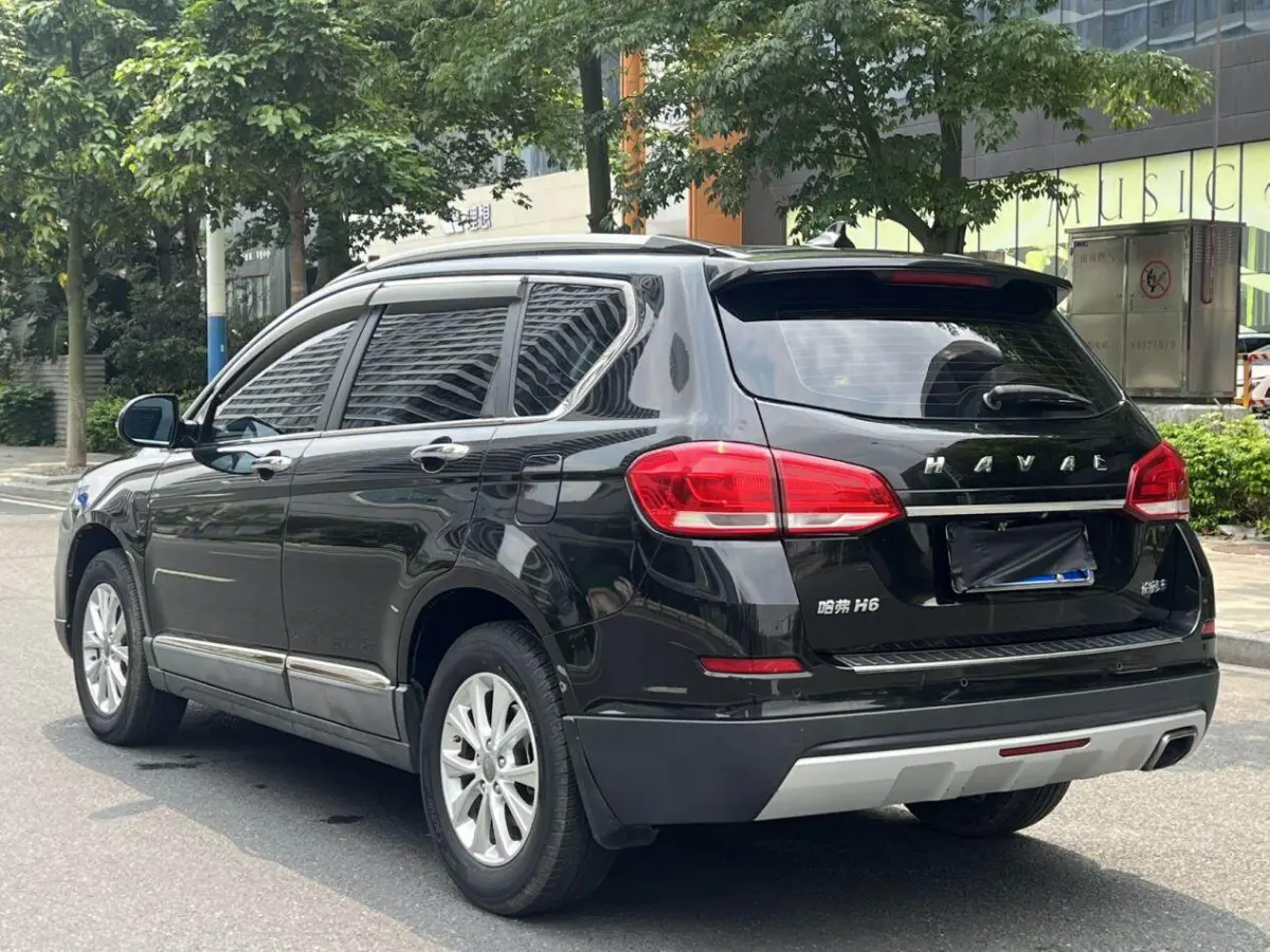 Haval H6 1.5T automatic luxury version view 4